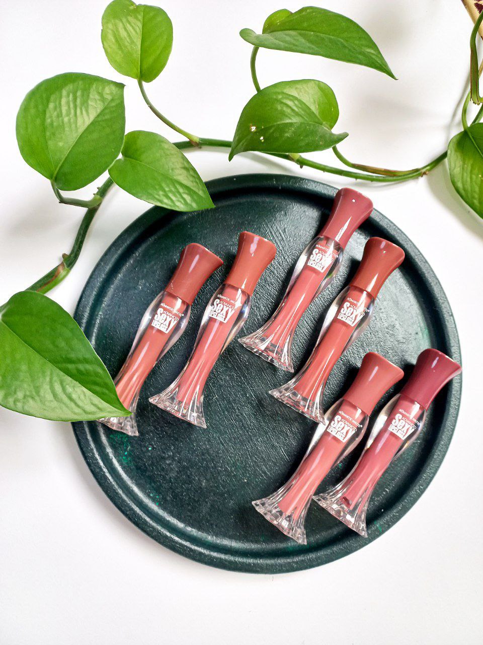 رژ لب مایع ۲۴ ساعته لیپ‌گلاس (Lip Gloss)